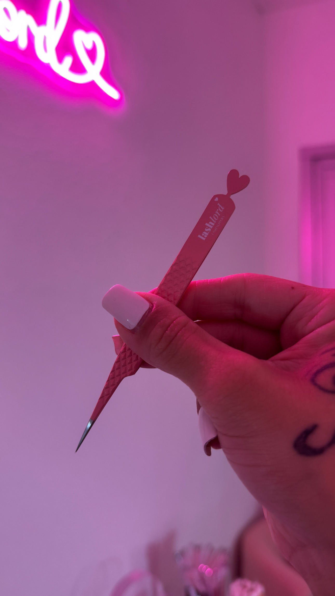 Lover Girl Isolation Tweezer
